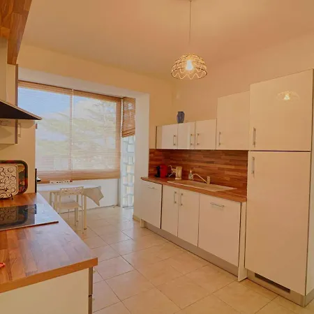 Apartament 2 Pieces Avec Parking A Ajaccio - Fr-1-61-474 *